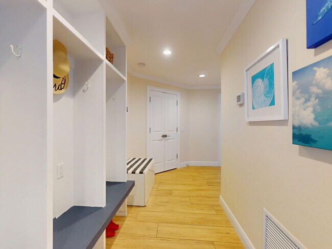 Photo - 1803 Beacon St