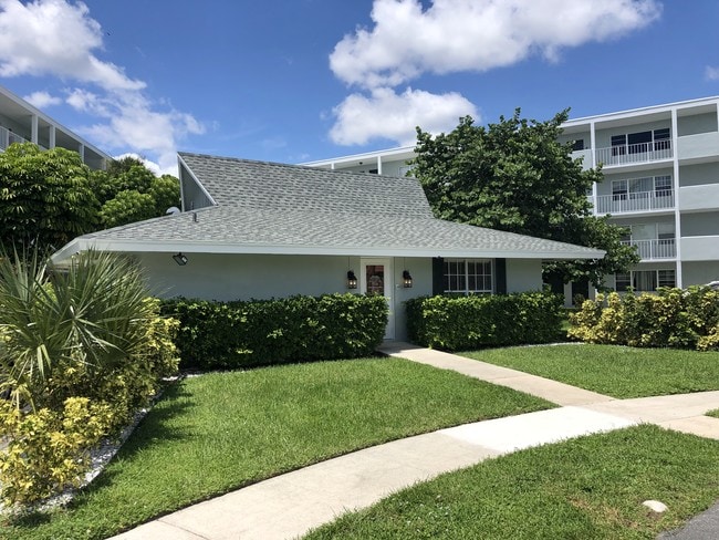 West Palm Lane Apartments