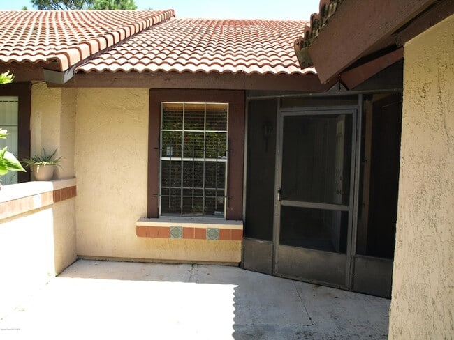 Photo - 1527 Waldorf Cir NE