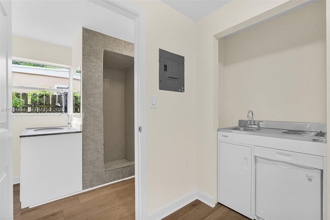 Photo - 299 NW 43rd St