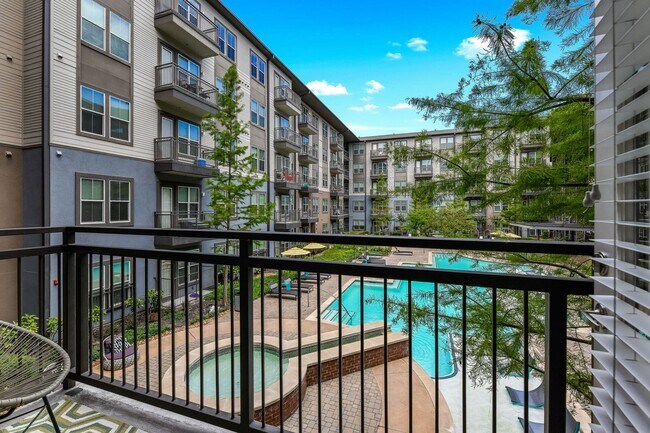The Fairmount at Oak Lawn