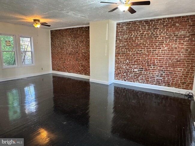 Building Photo - 2411 West St Rental