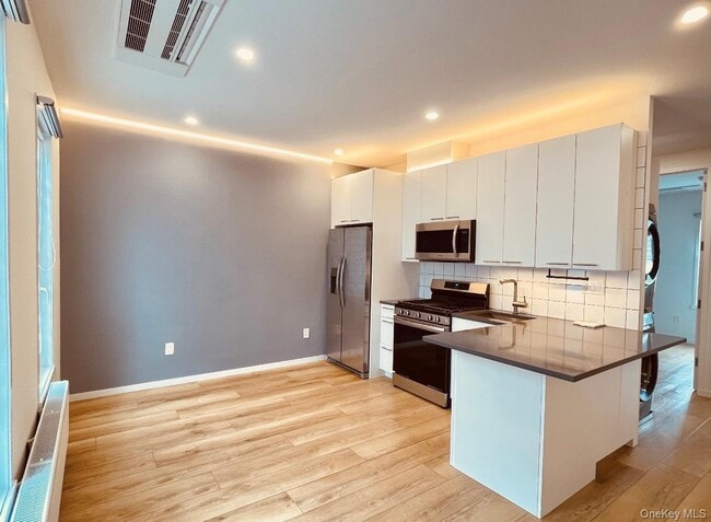 Building Photo - 71-53 69th Pl Unit 2 Rental