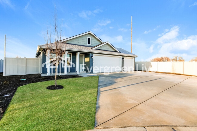 Photo - 335 Lightning Ave