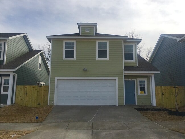 Building Photo - 2413 SW Arbor Rd