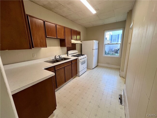 Photo - 174 Syracuse Ave