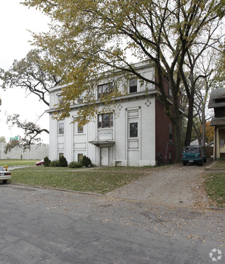 Photo - Drake Manor Apartments