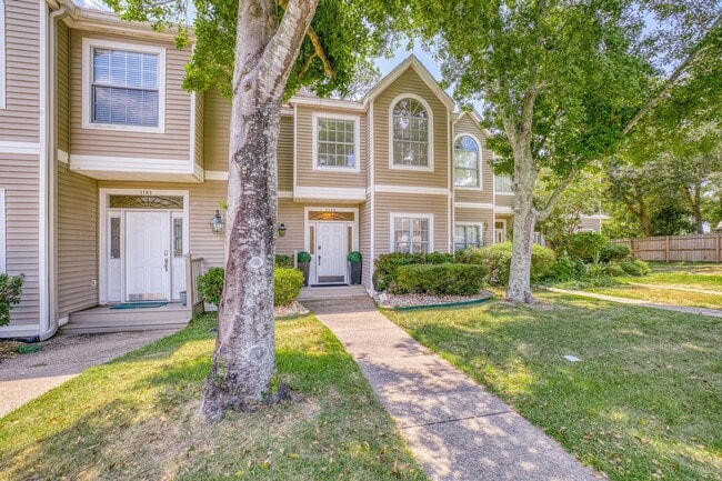 Photo - 1185 Lionsgate Ln