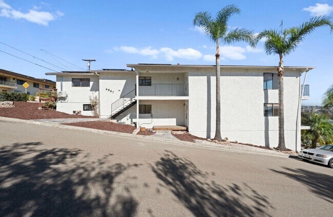 Photo - 3 Bed 2 Bath Townhouse For Rent in Pacific Beach.