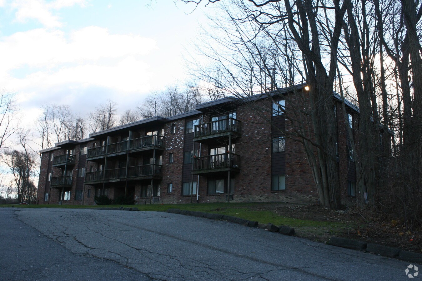 Building - 34 Putnam Ave