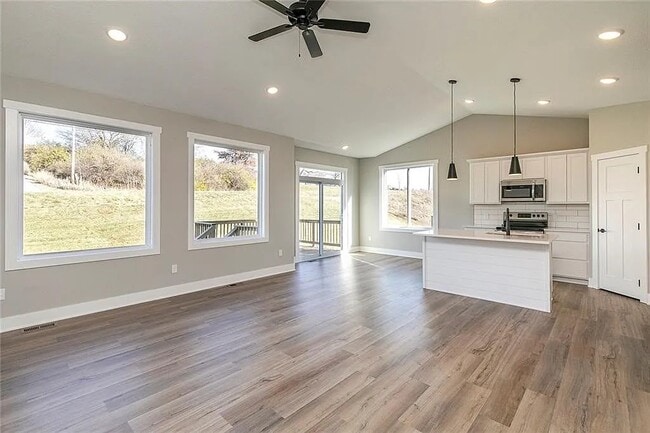 Photo - 529 Meadows Ct