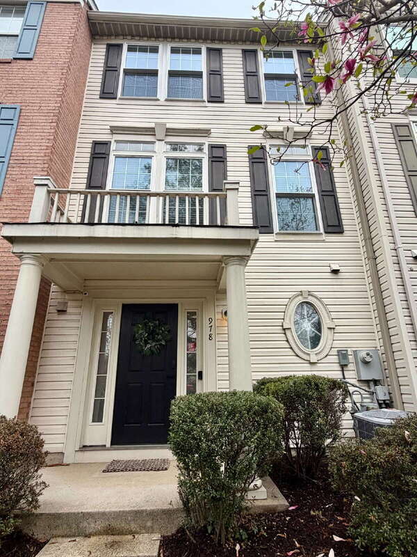 Building Photo - 978 Harrison Cir