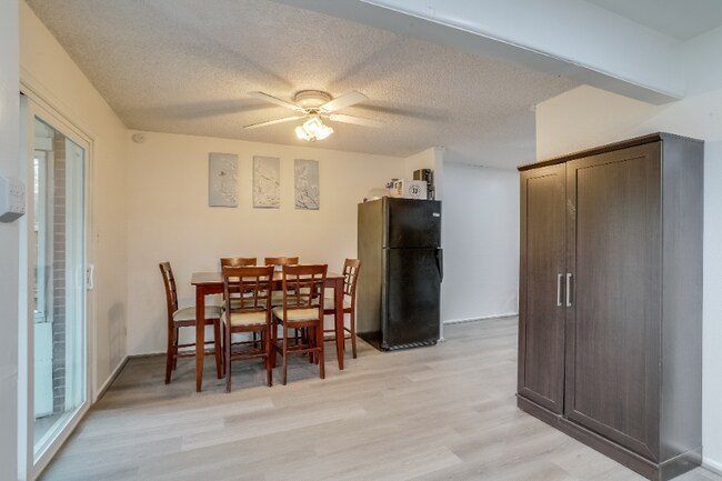 Photo - 11646 Lincoln St