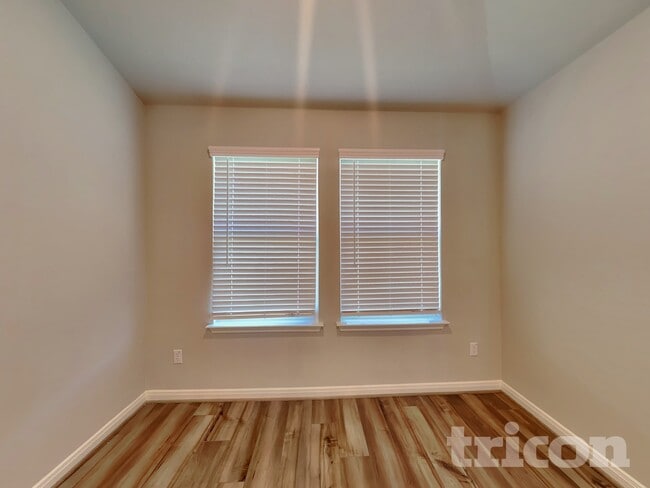 Photo - 13643 Emerson Wy