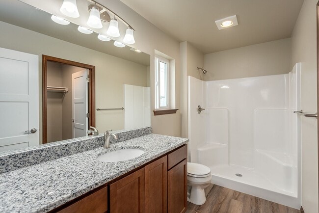 Photo - 3 Bed, 2 Bath house with fully fenced back yard and 2 car garage!