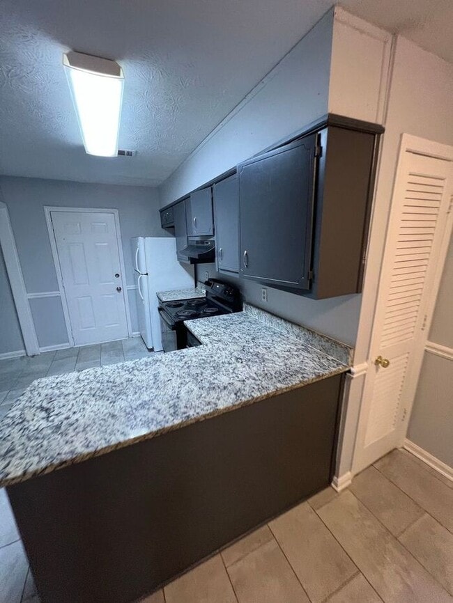 Photo - READY NOW!!! 2 Bedroom 2 Bath Ranch Duplex!!!