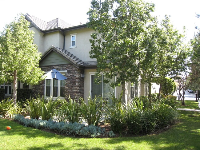 Photo - Exquisite 3 Bed 2.5 Bath Two Story Condo, Gated Complex, South Coast Metro