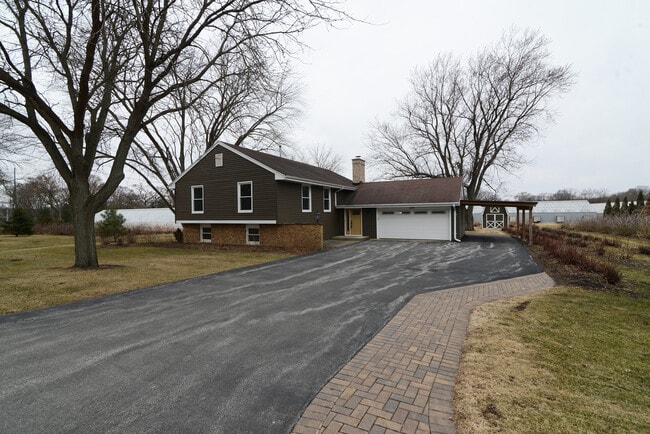 Photo - 1070 Center Dr