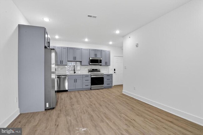 Photo - 2331 E York St Unit 4