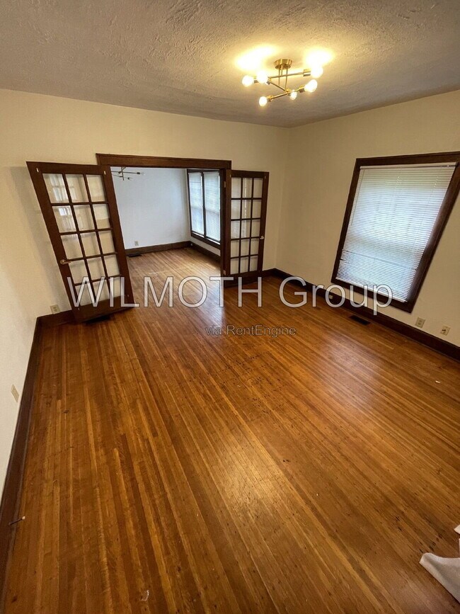 Photo - 537 E 11th St Unidad Apartment 1