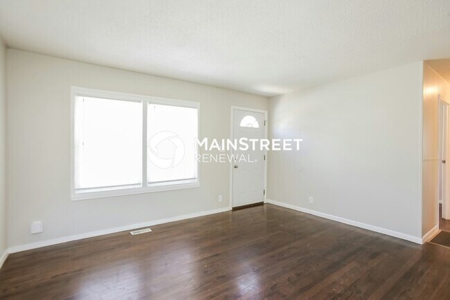Photo - 3 Bedroom Pet-Friendly Home in KANSAS CITY...