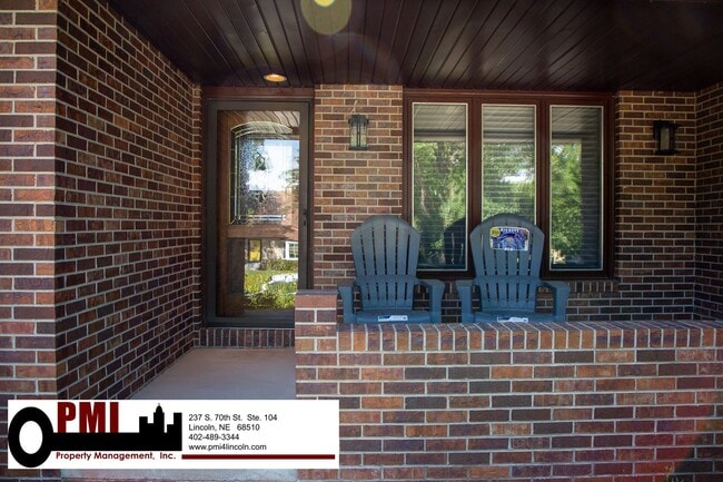 Photo - 3 Bedroom and 2 bathroom Colonial Hills Ho...