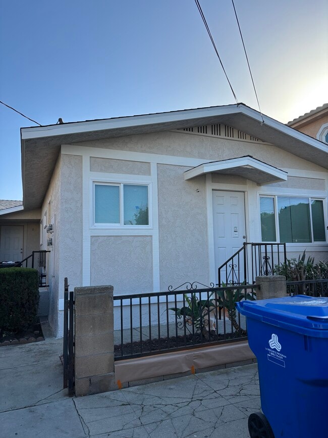 Building Photo - 583 W 16th St