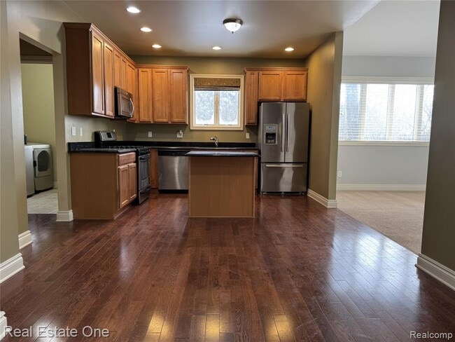 Photo - 1030 Oakwood Dr