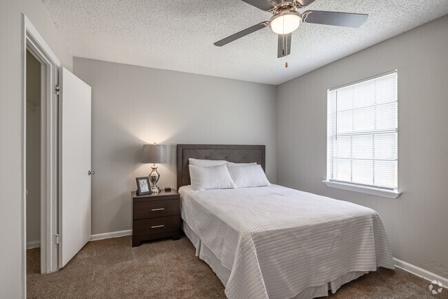 1BR, 1BA - 550SF - Bedroom