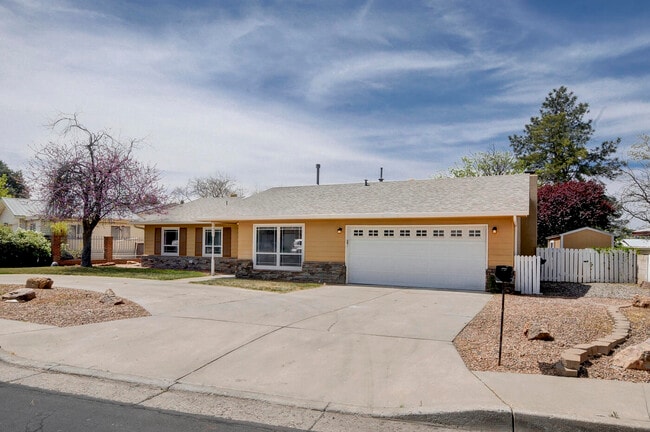 Photo - 4631 Sherwood St NE