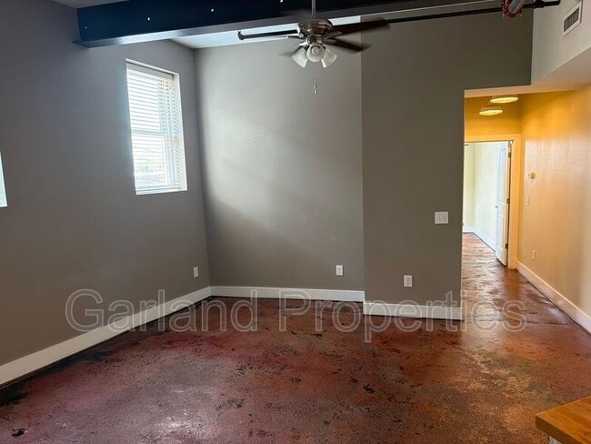 Photo - 425 Campbell Ave SW Unit #106