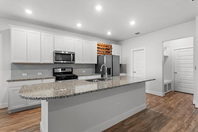 Photo - 7106 Silver Star Ln