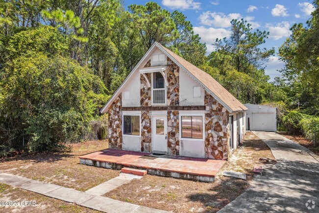 Building Photo - Secluded 4bd/2bath chalet-style home minut...