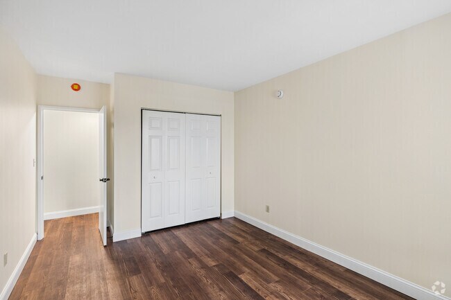 2BR, 1BA - 1,066SF - Bedroom
