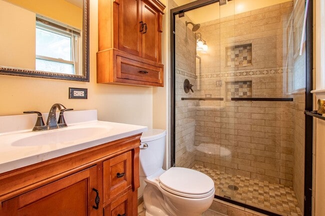 Photo - 644 Patricia Ln