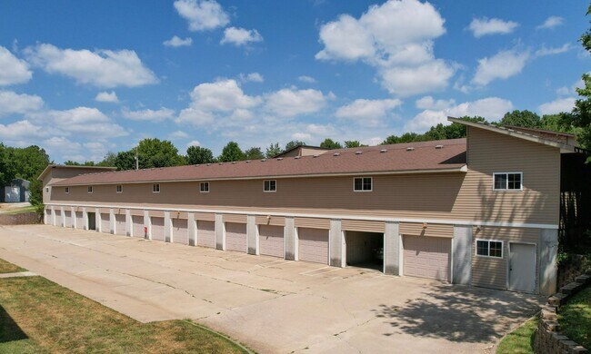 Photo - 2 bedroom one bath at Cedar Hills in Ozark!  Internet, water, sewer and Trash Included
