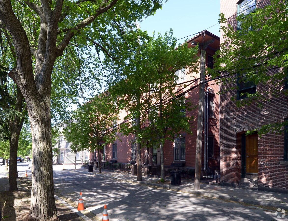 Photo - 413-417 Pine St