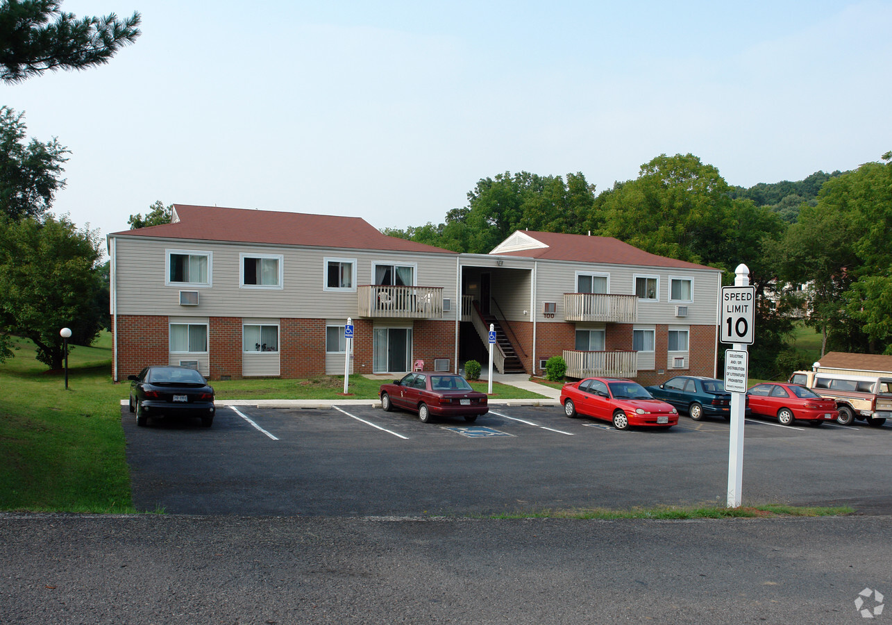 Quaker Creek Apartments - Quaker Creek Apartments