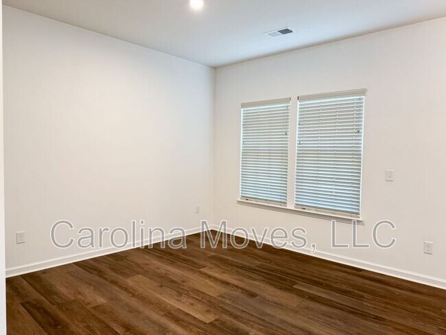345 Bucklebury Rd