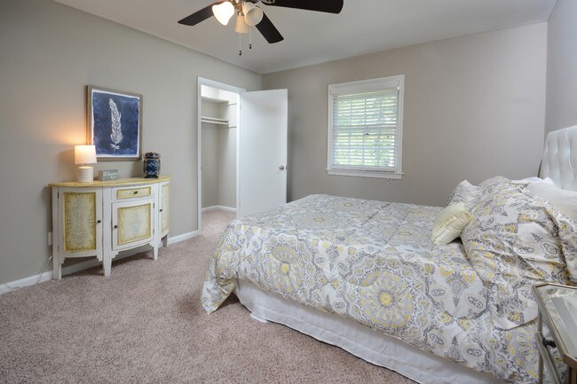 Parliament House Apartments and Townhomes in Burlington, NC
