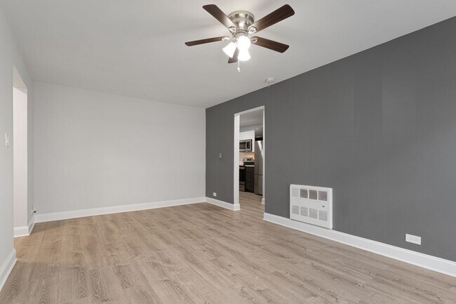 Photo - 7639 N Eastlake Ter Unit 2