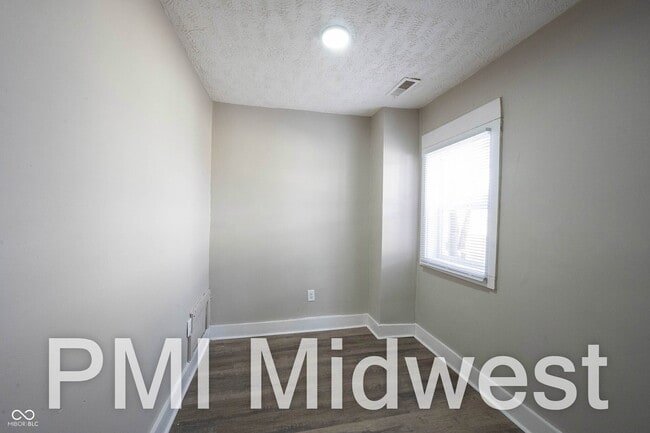 Photo - 2932 N Dearborn St