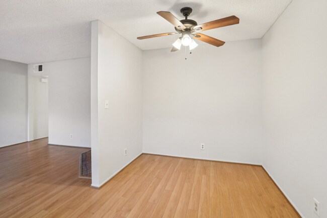 Photo - 725 E Providencia Ave Unidad 209