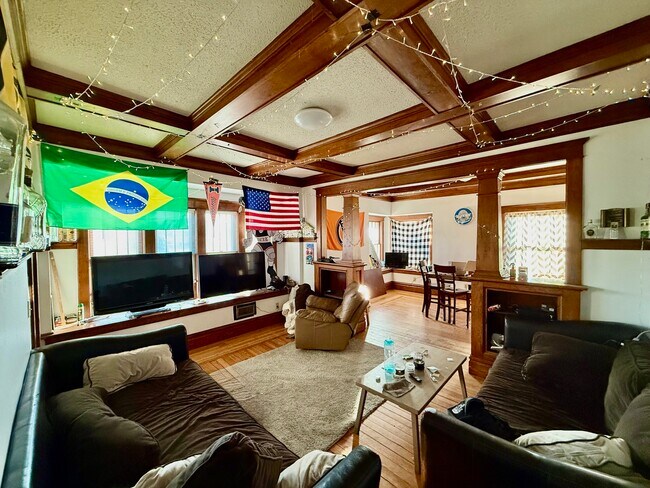 Photo - 422 5th St NW