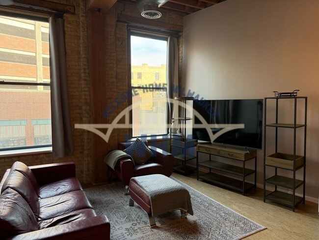 Photo - 141 N Water St