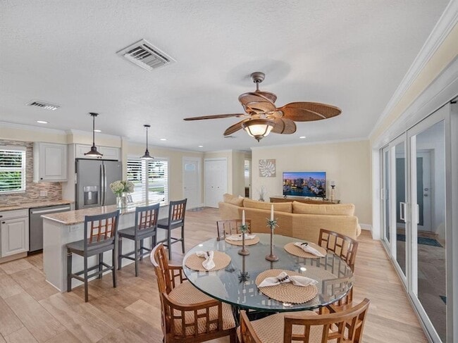 Photo - 2250 NE 35th St