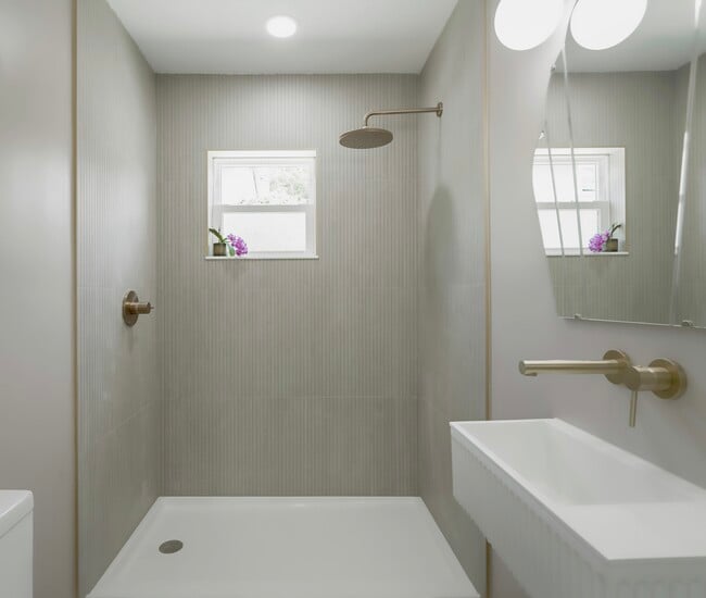 Photo - 2152 7th Ave N
