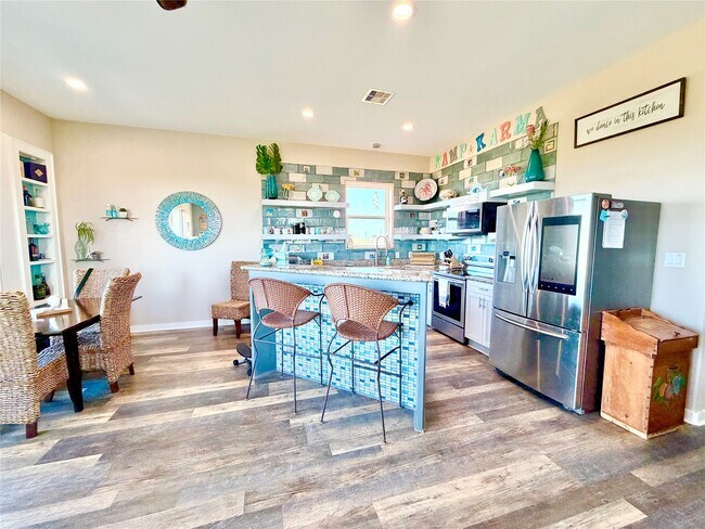 Photo - 1051 Honeysuckle