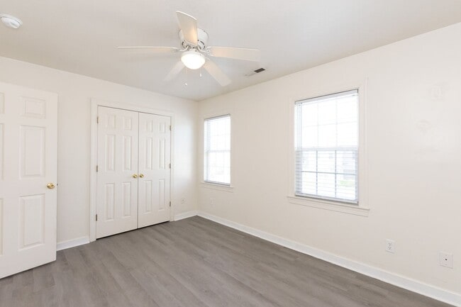 Photo - 304 Bridgewood Dr