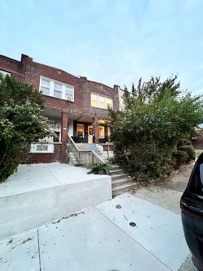 Photo - Cozy Modern Updated 3 Bedroom Townhome w/ Stainless Steel